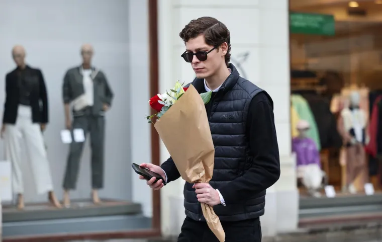 Valentinovo na Cvjetnom trgu: &Scaron;areni buketi ruža ukrasili najromantičniji zagrebački trg