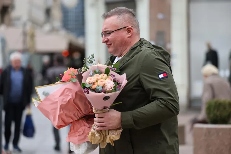 Valentinovo na Cvjetnom trgu: &Scaron;areni buketi ruža ukrasili najromantičniji zagrebački trg