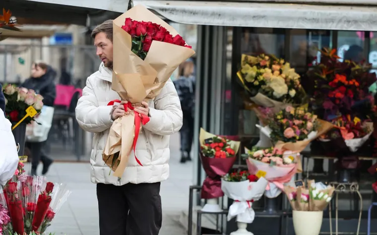 Valentinovo na Cvjetnom trgu: &Scaron;areni buketi ruža ukrasili najromantičniji zagrebački trg