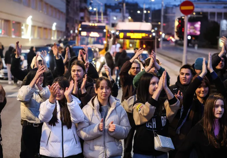 Policija u punoj opremi u sredi&scaron;tu Sarajeva: 'Ako nas sve poubijate od koga ćete krasti?'