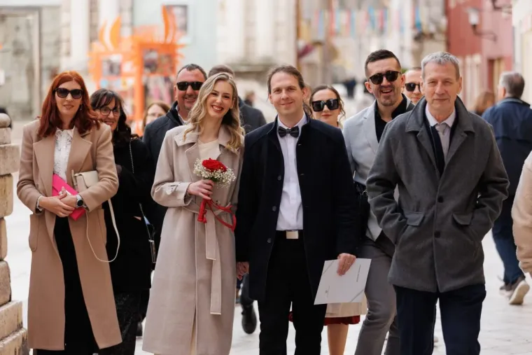 Lijepe djevojke i mladići ukrali poglede u centru Zadra