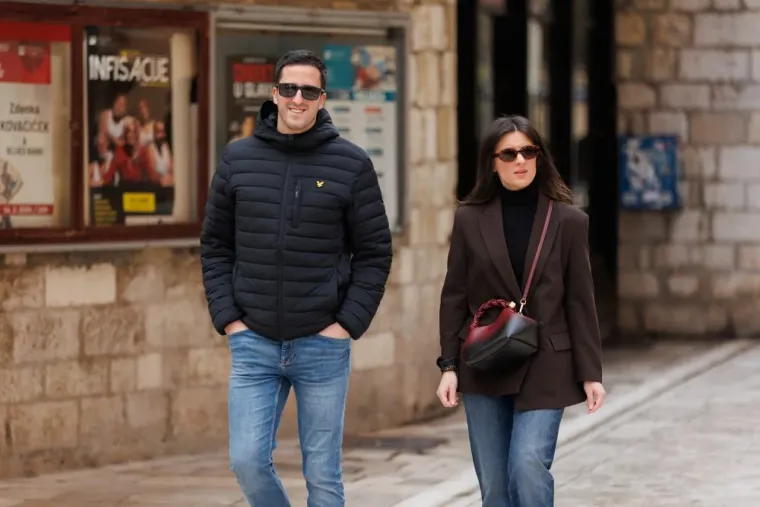 Lijepe djevojke i mladići ukrali poglede u centru Zadra