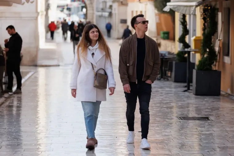 Lijepe djevojke i mladići ukrali poglede u centru Zadra