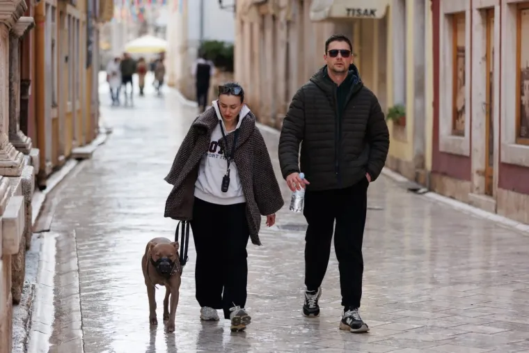 Lijepe djevojke i mladići ukrali poglede u centru Zadra