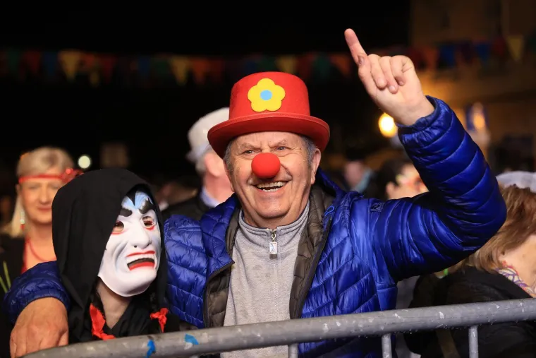 'Valentinovo pod maskama': Tajanstvena plavu&scaron;a ukrala svu pažnju na karnevalskoj zabavi