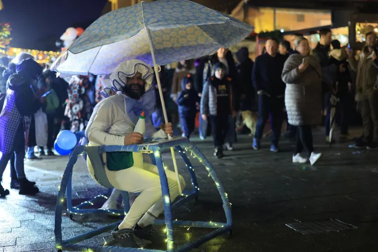 'Valentinovo pod maskama': Tajanstvena plavu&scaron;a ukrala svu pažnju na karnevalskoj zabavi