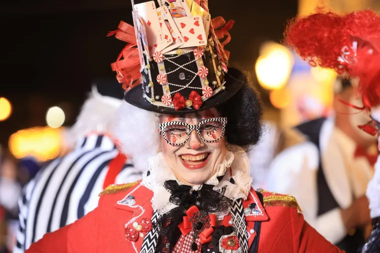 'Valentinovo pod maskama': Tajanstvena plavu&scaron;a ukrala svu pažnju na karnevalskoj zabavi