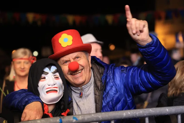 'Valentinovo pod maskama': Tajanstvena plavu&scaron;a ukrala svu pažnju na karnevalskoj zabavi