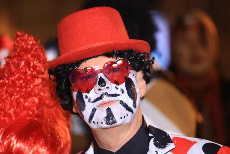 'Valentinovo pod maskama': Tajanstvena plavu&scaron;a ukrala svu pažnju na karnevalskoj zabavi