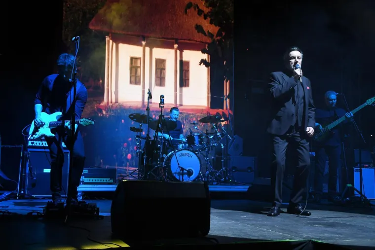 U Areni srpska pjevačica koja je jednom imala figuru Milo&scaron;evića, a pazite &scaron;to su priredili &Scaron;koro i Zloki