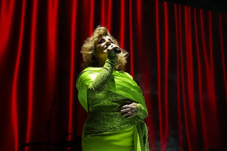 U Areni srpska pjevačica koja je jednom imala figuru Milo&scaron;evića, a pazite &scaron;to su priredili &Scaron;koro i Zloki