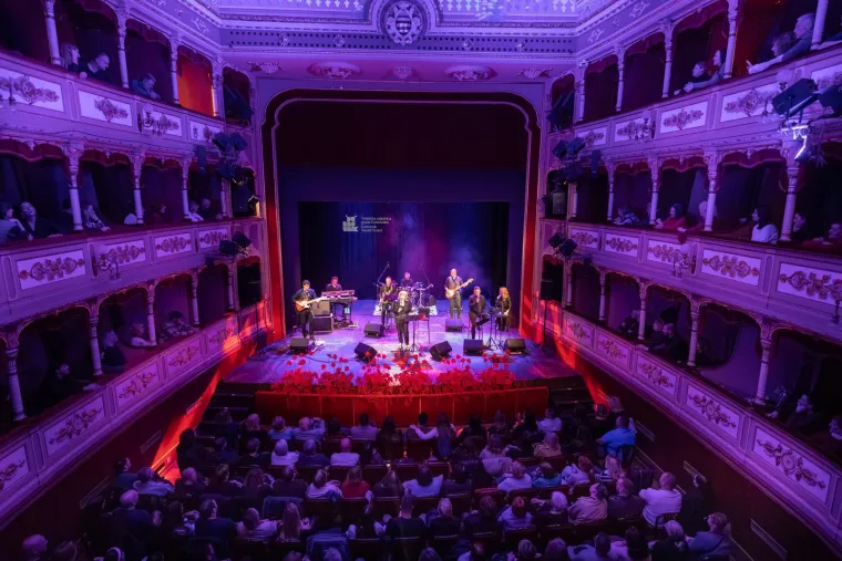 U Areni srpska pjevačica koja je jednom imala figuru Milo&scaron;evića, a pazite &scaron;to su priredili &Scaron;koro i Zloki