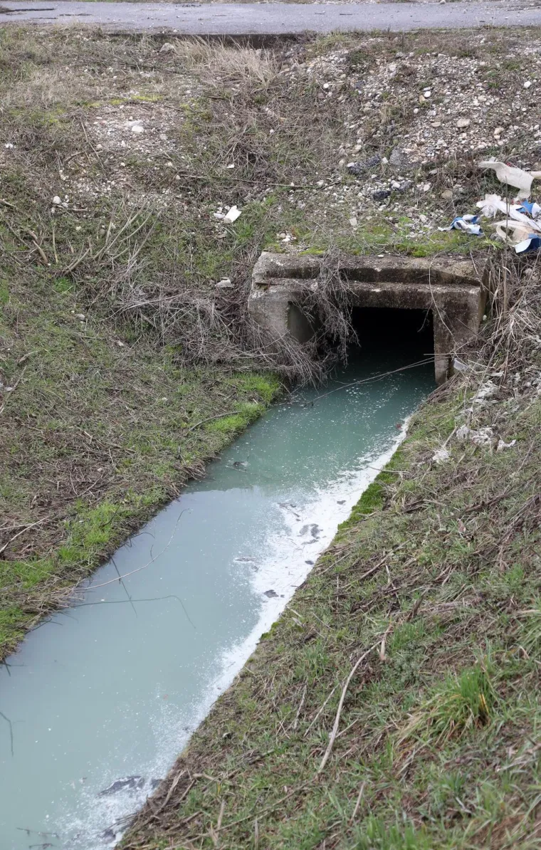 Promjena boje u kanalu Odre uzemirila mje&scaron;tane: &Scaron;to se događa s odvodom?