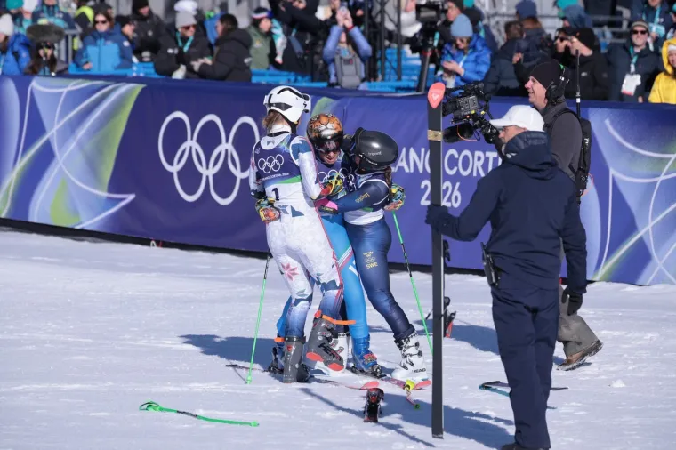 Talijanska lavica nije mogla zaustaviti suze! Brignone sa suparnicama slavila pobjedu sporta