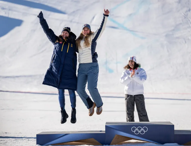 Talijanska lavica nije mogla zaustaviti suze! Brignone sa suparnicama slavila pobjedu sporta