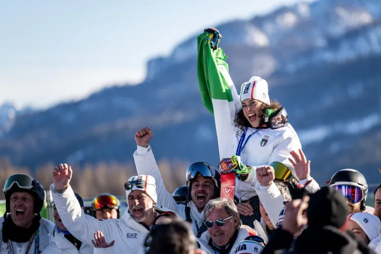 Talijanska lavica nije mogla zaustaviti suze! Brignone sa suparnicama slavila pobjedu sporta