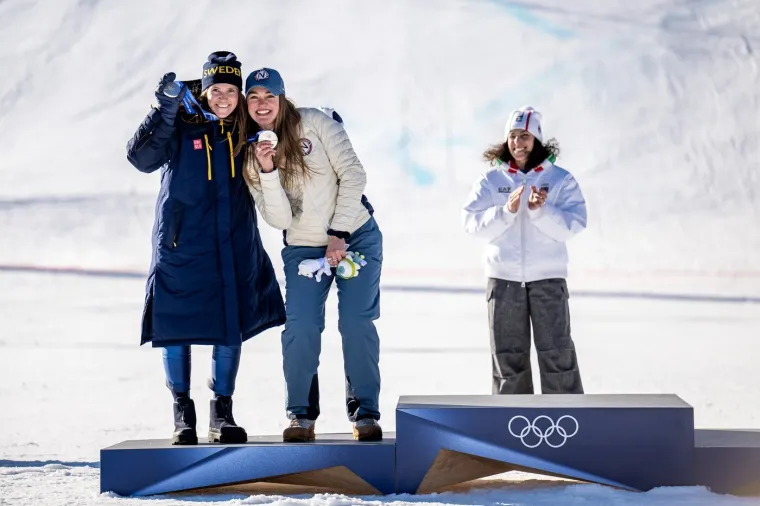 Talijanska lavica nije mogla zaustaviti suze! Brignone sa suparnicama slavila pobjedu sporta