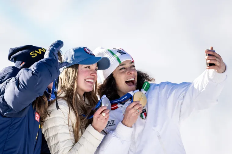 Talijanska lavica nije mogla zaustaviti suze! Brignone sa suparnicama slavila pobjedu sporta