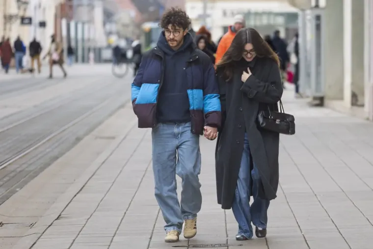 Lijepe Slavonke pro&scaron;etale ulicama na Dan zaljubljenih