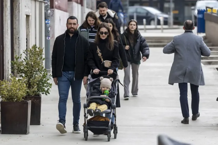 Lijepe Slavonke pro&scaron;etale ulicama na Dan zaljubljenih