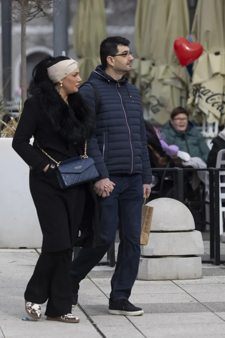 Lijepe Slavonke pro&scaron;etale ulicama na Dan zaljubljenih