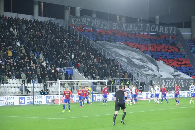 Svi navijači na Opus Areni su imali isti modni detalj, a evo kako su derbi vidjeli Sopić i Garcia