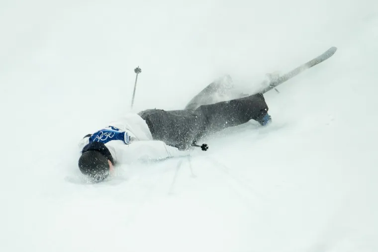 Prizori koji lede krv u žilama: Elias pao s velike visine i nepomično ležao