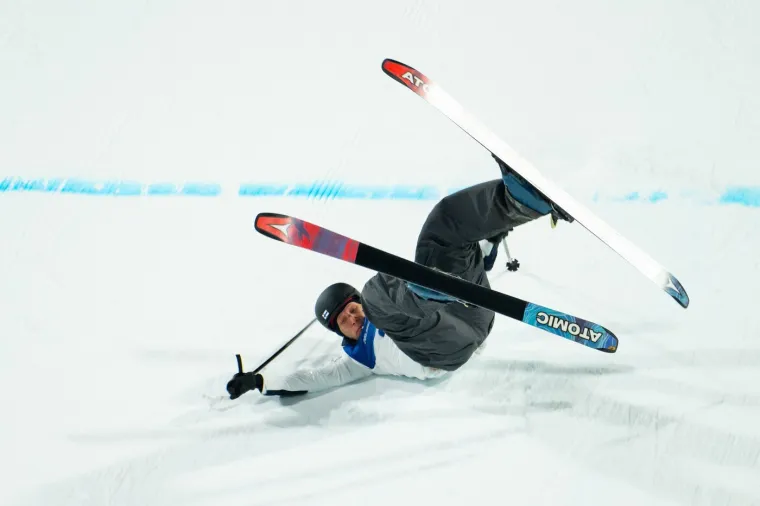 Prizori koji lede krv u žilama: Elias pao s velike visine i nepomično ležao