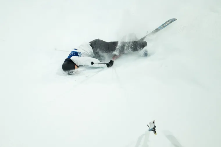 Prizori koji lede krv u žilama: Elias pao s velike visine i nepomično ležao