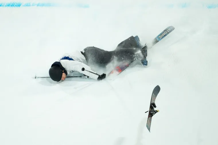 Prizori koji lede krv u žilama: Elias pao s velike visine i nepomično ležao