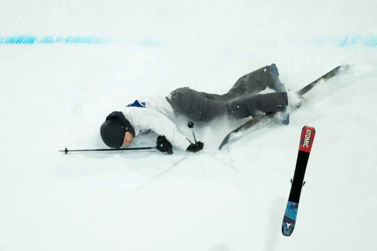 Prizori koji lede krv u žilama: Elias pao s velike visine i nepomično ležao