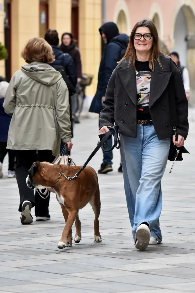 Mlada crnka s buketom ukrala sve poglede na &scaron;pici u Varaždinu