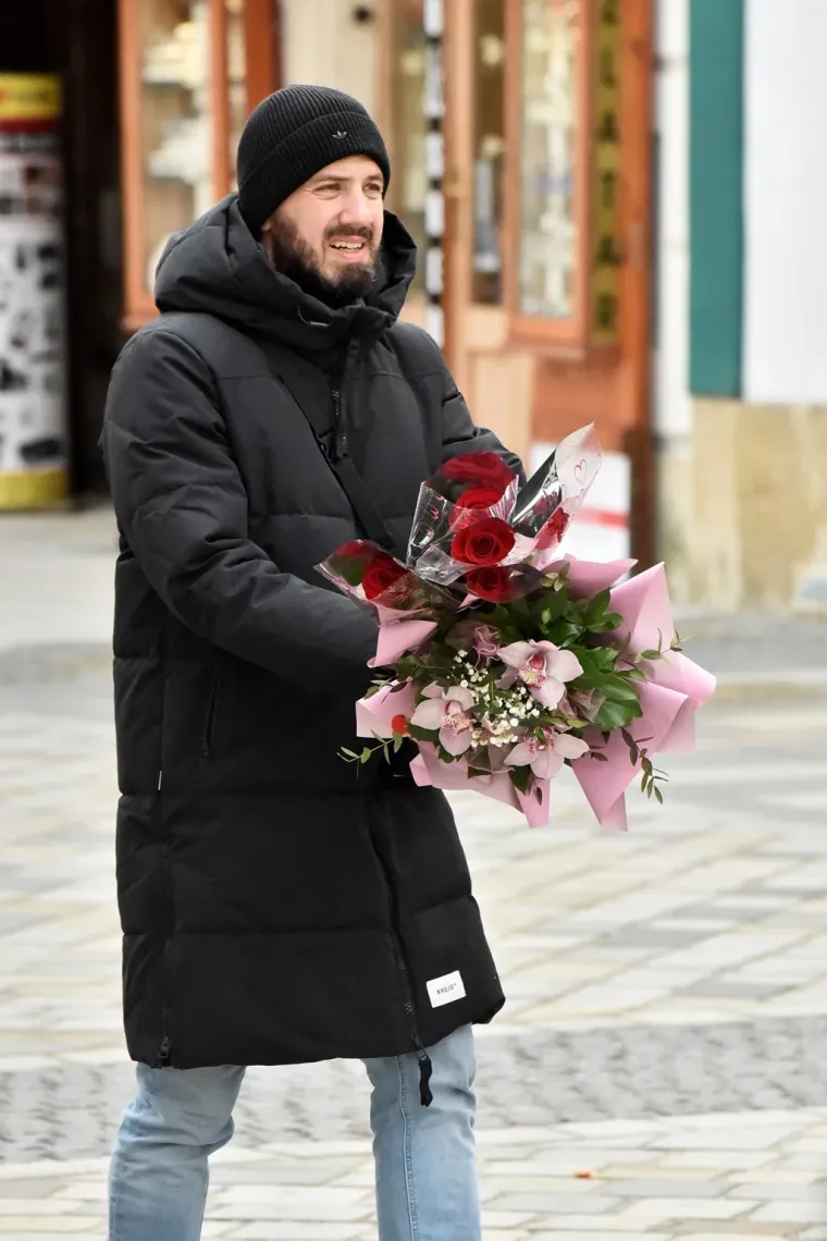 Mlada crnka s buketom ukrala sve poglede na &scaron;pici u Varaždinu