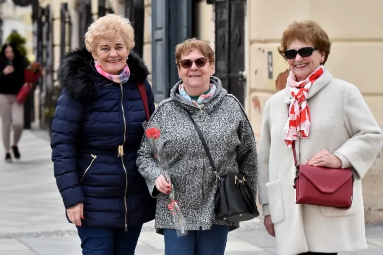 Mlada crnka s buketom ukrala sve poglede na &scaron;pici u Varaždinu