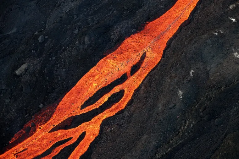 Spektakularni prizori prave snage prirode: Vulkan koji je i stvorio otok vraća se u život