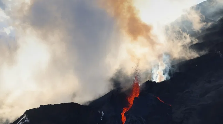 Spektakularni prizori prave snage prirode: Vulkan koji je i stvorio otok vraća se u život