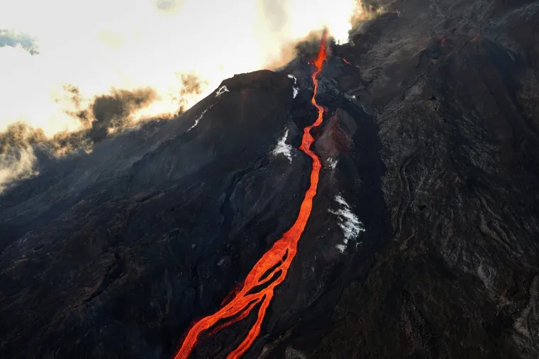 Spektakularni prizori prave snage prirode: Vulkan koji je i stvorio otok vraća se u život