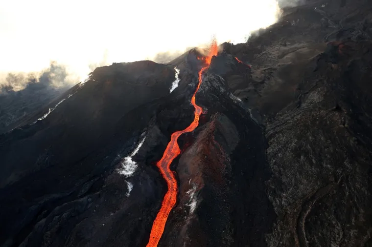 Spektakularni prizori prave snage prirode: Vulkan koji je i stvorio otok vraća se u život