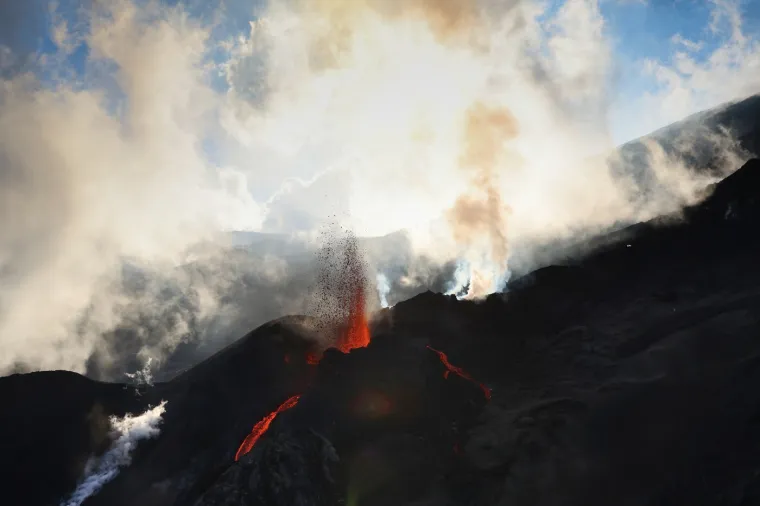 Spektakularni prizori prave snage prirode: Vulkan koji je i stvorio otok vraća se u život