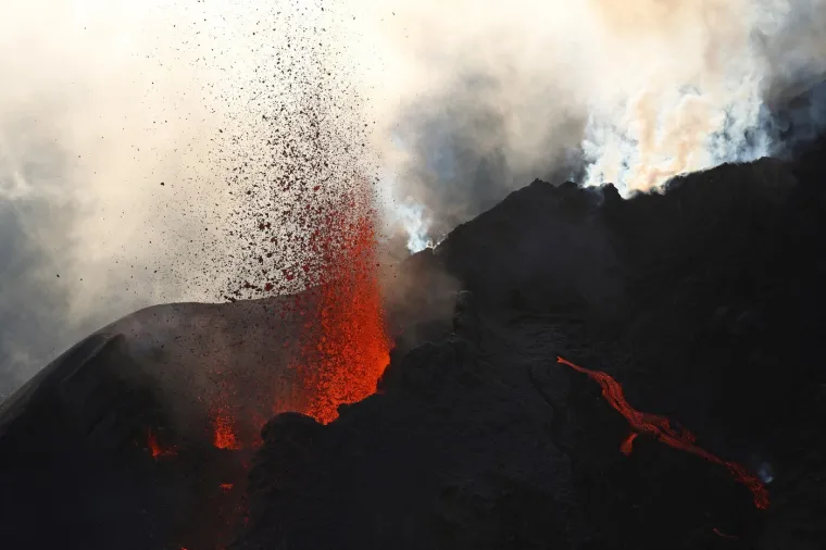 Spektakularni prizori prave snage prirode: Vulkan koji je i stvorio otok vraća se u život