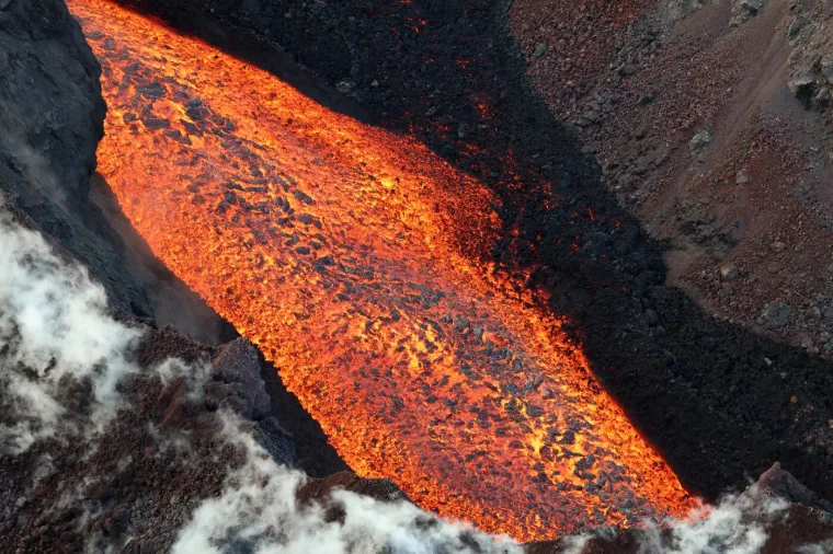 Spektakularni prizori prave snage prirode: Vulkan koji je i stvorio otok vraća se u život