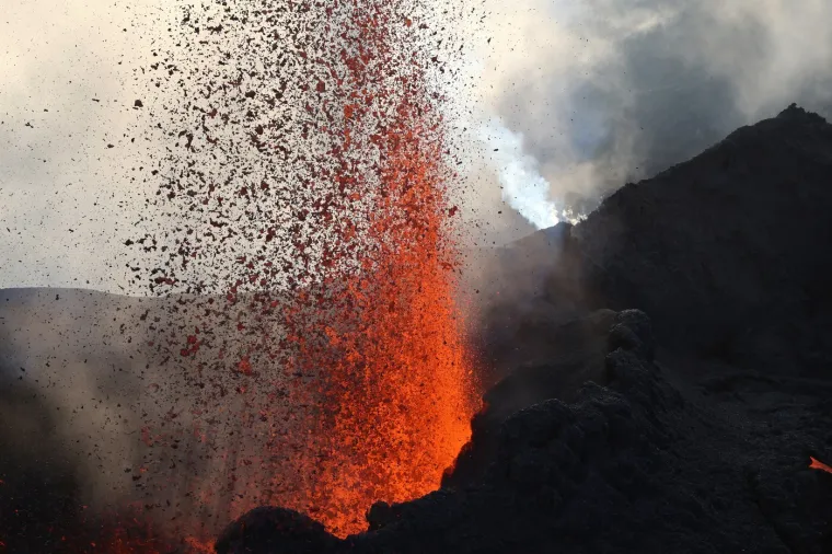 Spektakularni prizori prave snage prirode: Vulkan koji je i stvorio otok vraća se u život