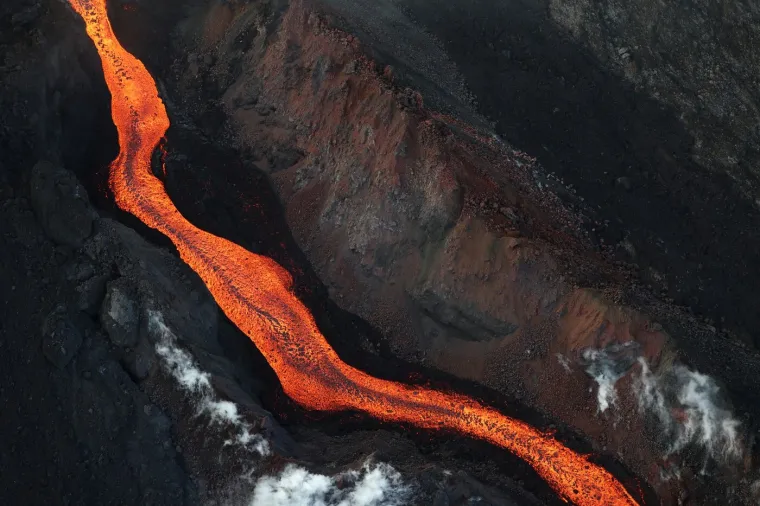 Spektakularni prizori prave snage prirode: Vulkan koji je i stvorio otok vraća se u život