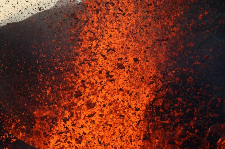 Spektakularni prizori prave snage prirode: Vulkan koji je i stvorio otok vraća se u život