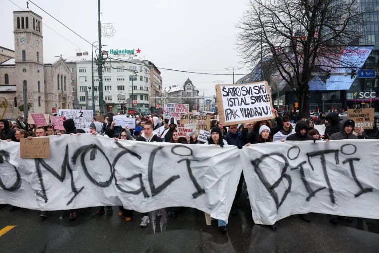 Ella je na intenzivnoj, Erdoana vi&scaron;e nema: Te&scaron;ko je ostati pribran na bolne prizore iz Sarajeva