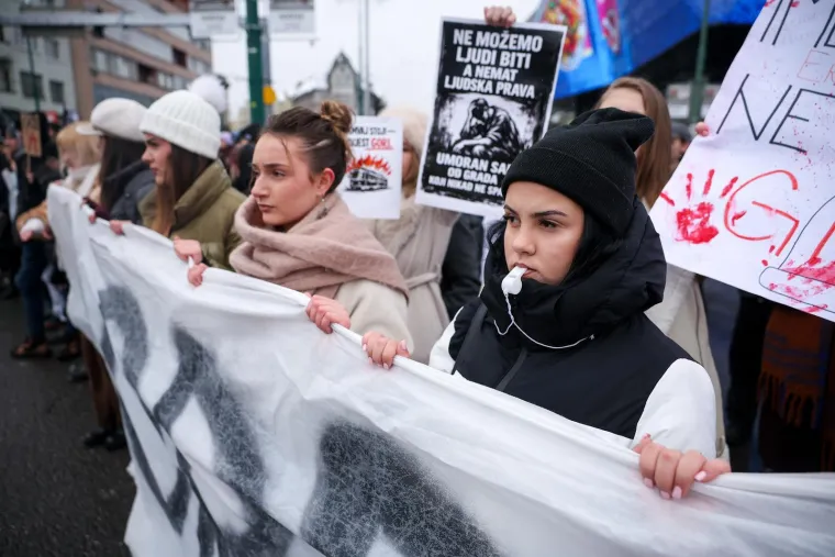 Ella je na intenzivnoj, Erdoana vi&scaron;e nema: Te&scaron;ko je ostati pribran na bolne prizore iz Sarajeva