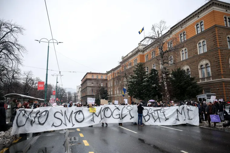 Ella je na intenzivnoj, Erdoana vi&scaron;e nema: Te&scaron;ko je ostati pribran na bolne prizore iz Sarajeva