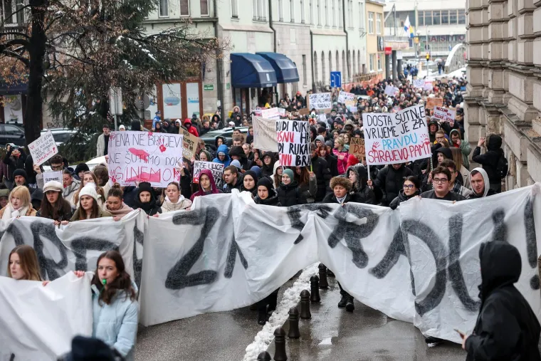 Ella je na intenzivnoj, Erdoana vi&scaron;e nema: Te&scaron;ko je ostati pribran na bolne prizore iz Sarajeva