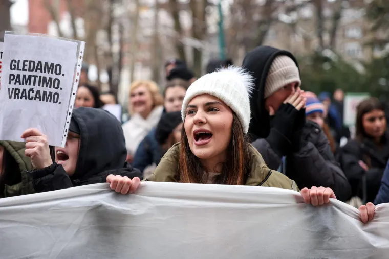 Ella je na intenzivnoj, Erdoana vi&scaron;e nema: Te&scaron;ko je ostati pribran na bolne prizore iz Sarajeva