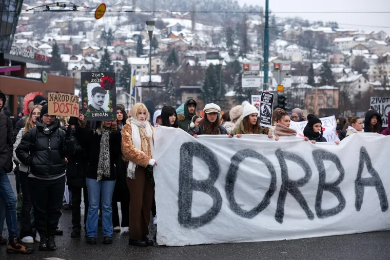 Ella je na intenzivnoj, Erdoana vi&scaron;e nema: Te&scaron;ko je ostati pribran na bolne prizore iz Sarajeva